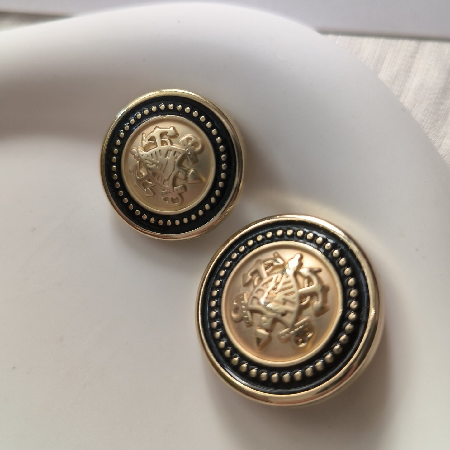 Metal boat anchor vintage button