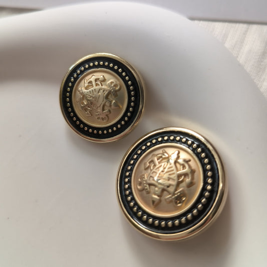 Metal boat anchor vintage button