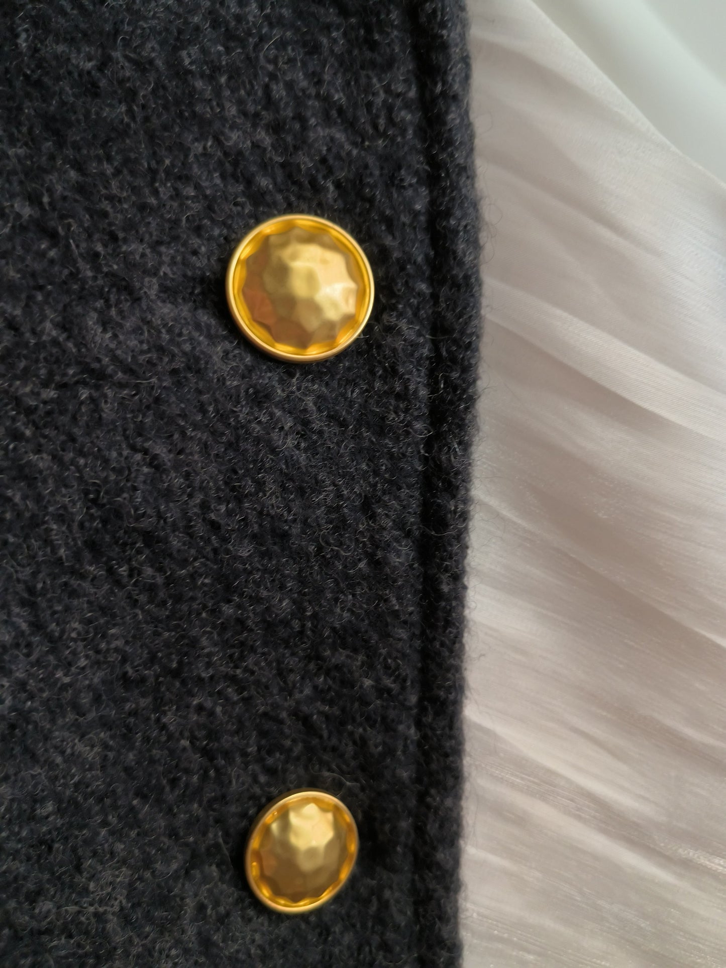 Round honeycomb metal button